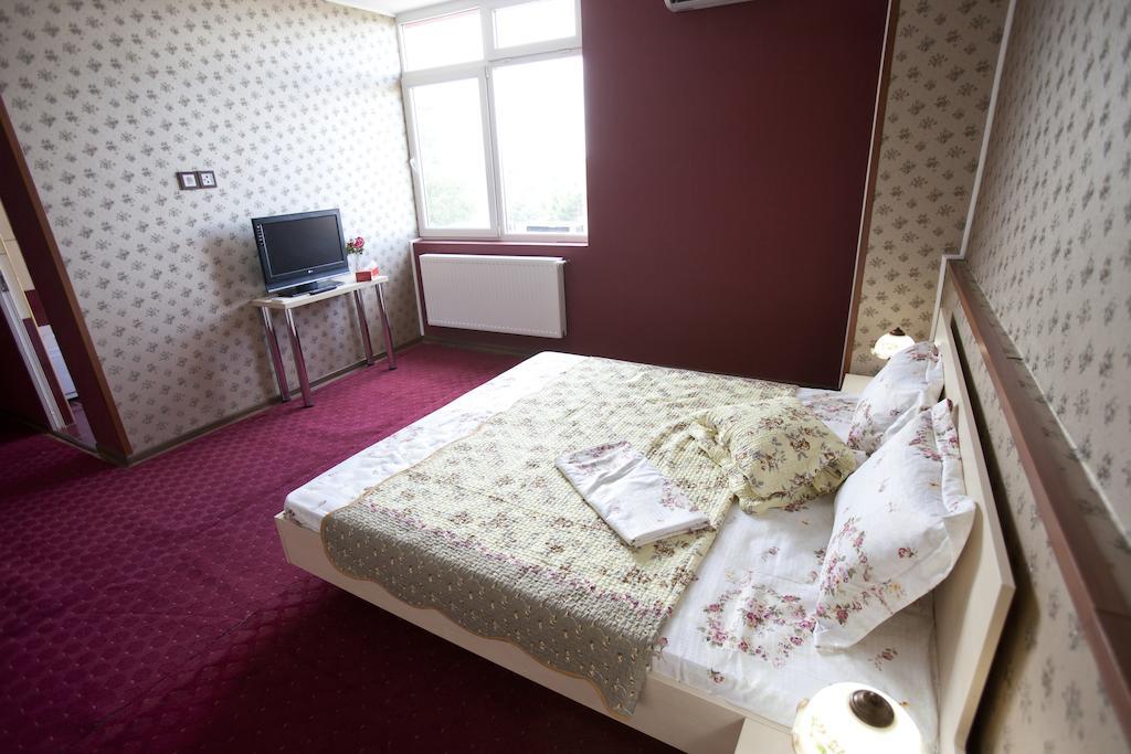 Hotel La Gil Bukarest Eksteriør billede