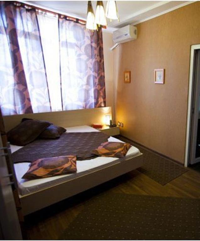 Hotel La Gil Bukarest Eksteriør billede